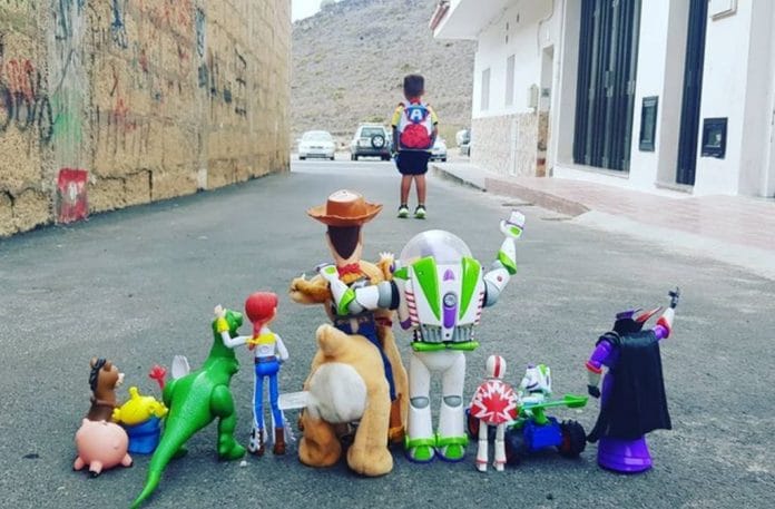 Berniukas is Tenerifes tapo internetine paziba pirmaja mokslo metu diena