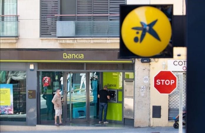 Po CaixaBank ir Bankia susijungimo, Sabadell bankui teks ieskoti partneriu