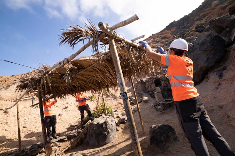 Tenerife Per svaros akcija La Caletoje Adeje surinkta 18 tonu atlieku bei demontuoti 122 bustai 1