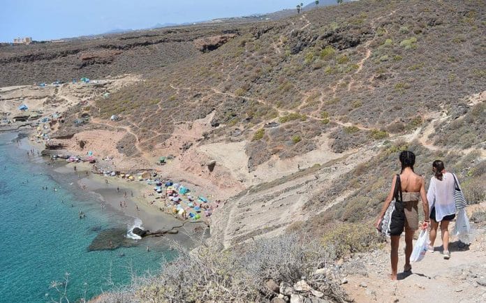 Tenerife Per svaros akcija La Caletoje Adeje surinkta 18 tonu atlieku bei demontuoti 122 bustai