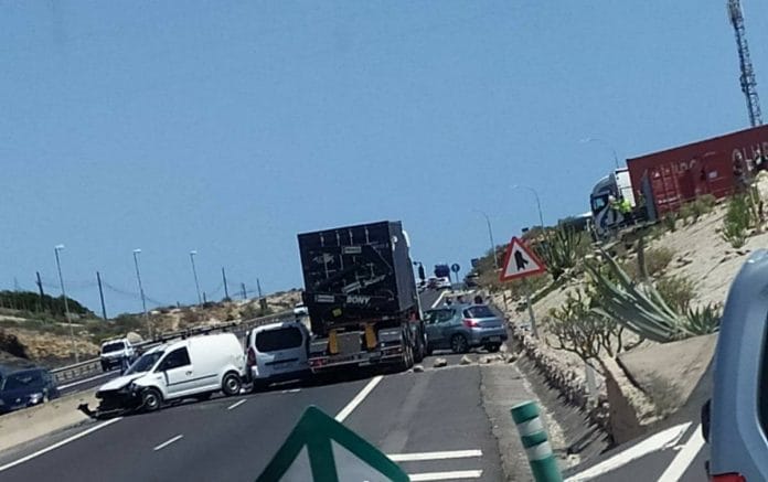 Tenerife didele avarija pietiniame salos greitkelyje
