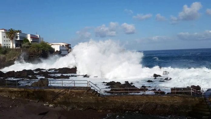 Didesnės nei 5 metrų bangos tikėtinos šiauriniuose Kanarų salų krantuose
