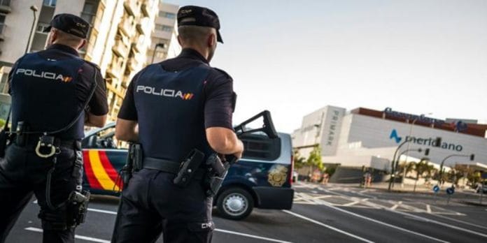 Tenerife San Isidre arestuotas vyras, vairaves automobili be valstybiniu numeriu pavogta is ,,Toyota