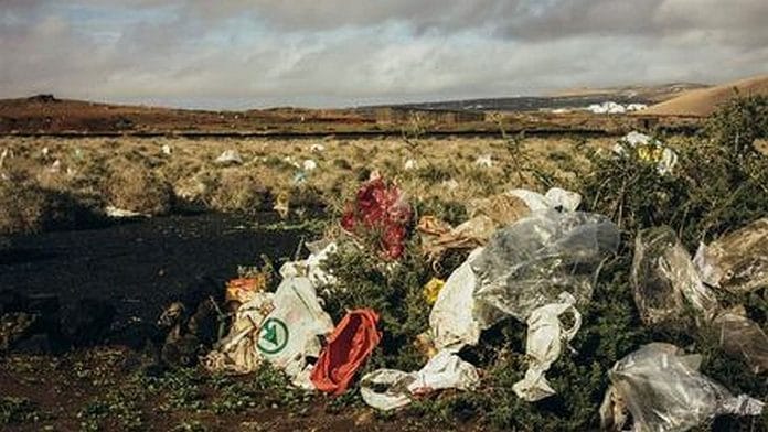 Lanzarote laukai po Filomena audros nuseti plastiko siukslemis
