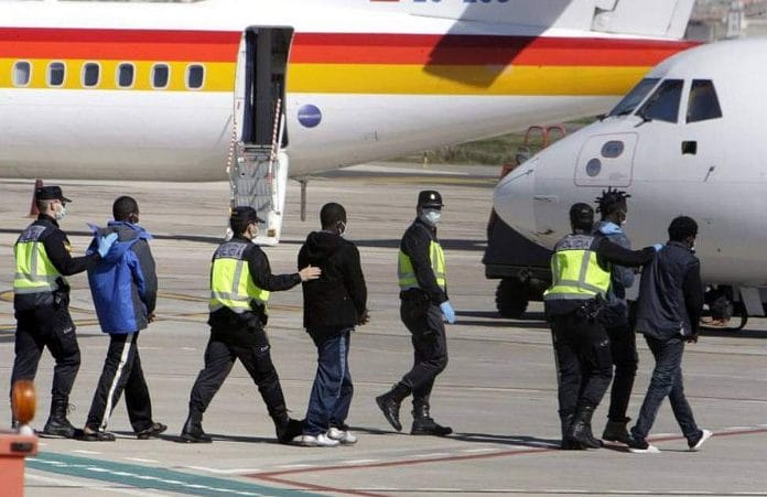 Atsauktas pirmasis repatriacinis skrydis is Tenerifes i Senegala