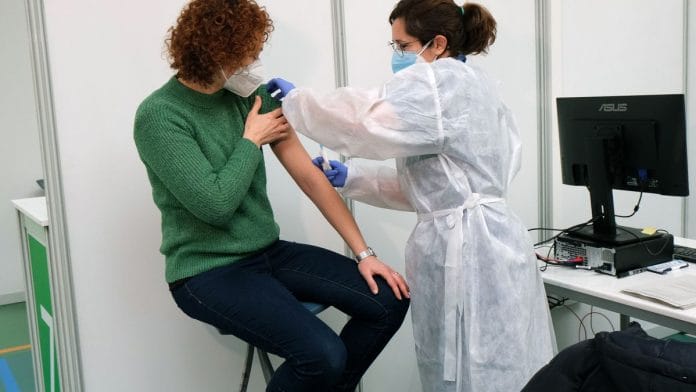Nuo kito treciadienio Ispanijoje bus atnaujinta AstraZeneca vakcinacijos kampanija