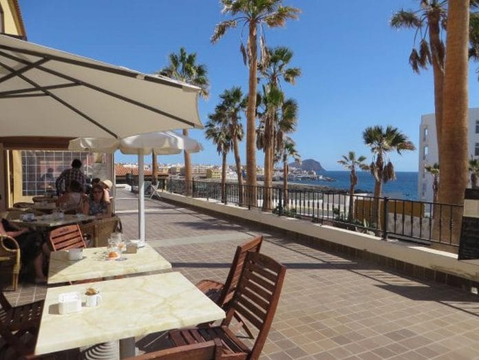 Tenerife San Miguel de Abona miesto Taryba remia lauko terasu neturincius barus,kavines ir restoranus
