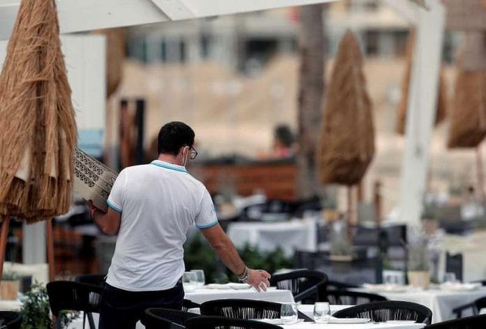Tenerifes baru ir restoranu savininkai reikalauja perziureti 3 pavojaus lygio apribojimu salygas