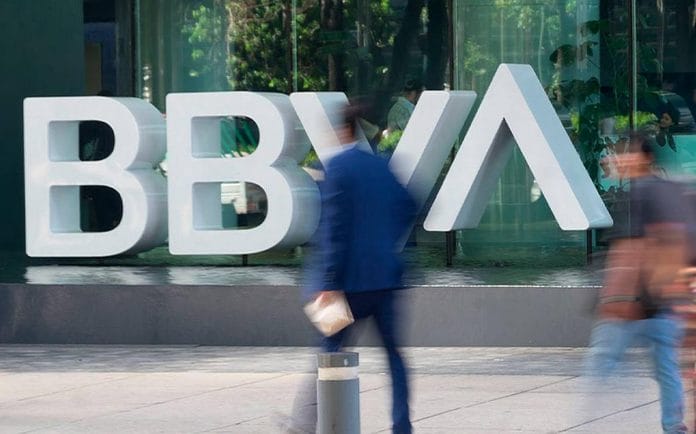 Ispanijos valdzia sunerimusi del masinio banko darbuotoju atleidimu mastu
