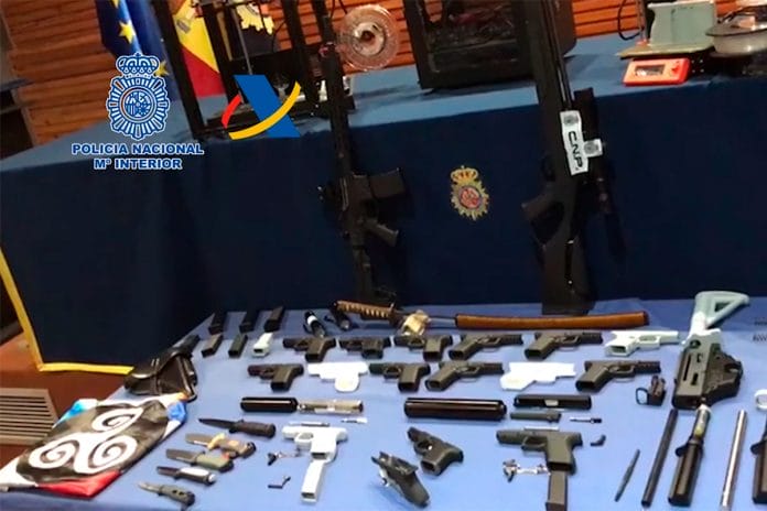 Paskelbta informacija apie Ispanijos policininku reida nelegaliame 3D ginklu spausdinimo ceche Tenerifeje