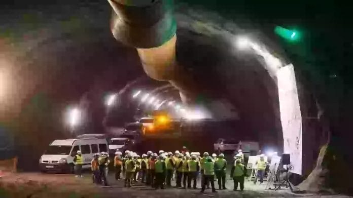 Naujajame Erjos tunelyje iki ju sujungimo liko isgrezti tik 1 km