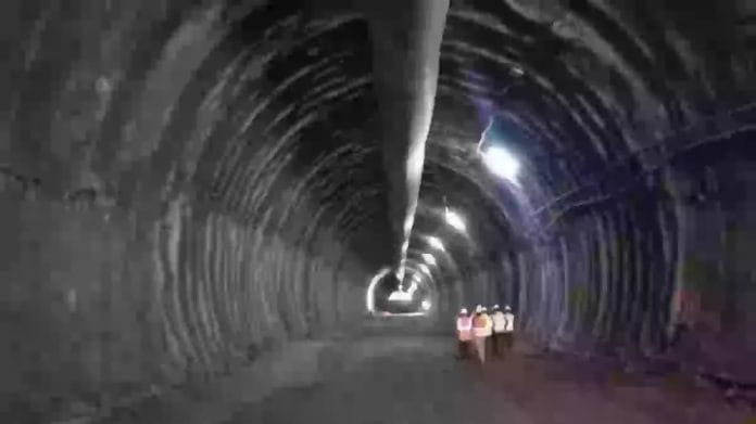 Didelis proverzis statant naujaji tuneli Tenerifeje 1